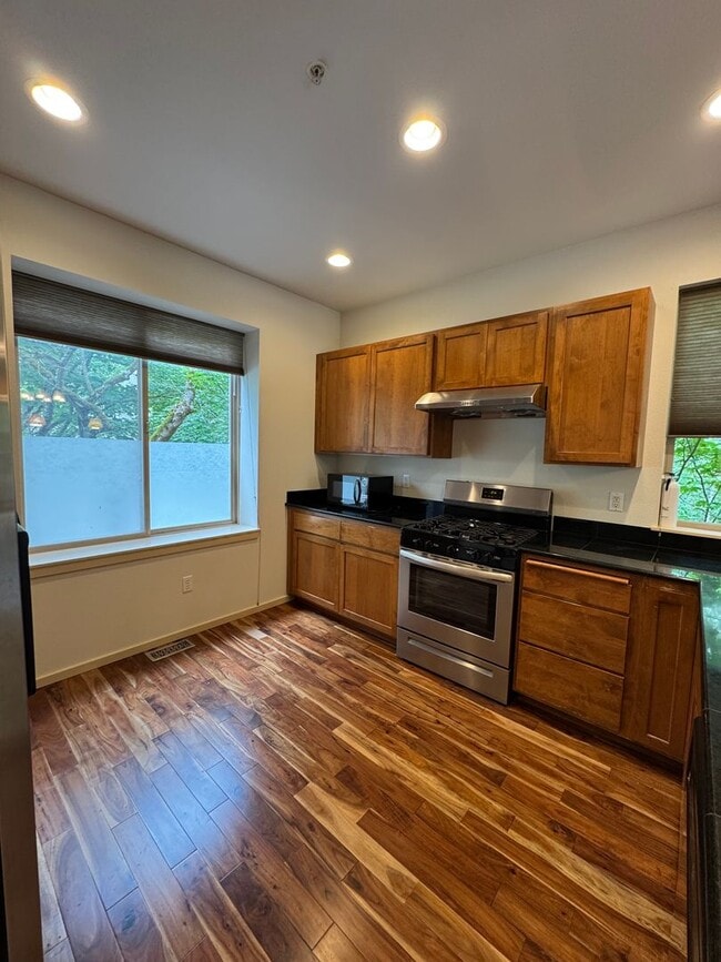 Photo - 3bd/3ba Issaquah Townhouse