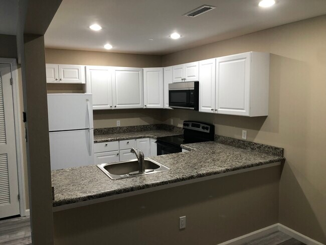 Building Photo - 290 Heather Croft