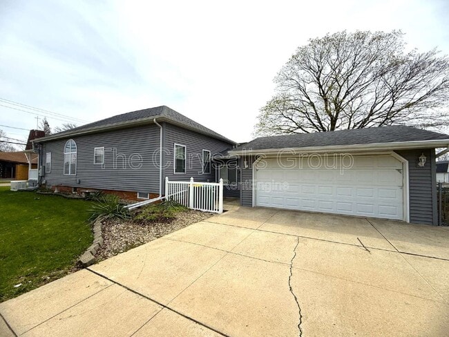 Photo - 402 S Illinois St