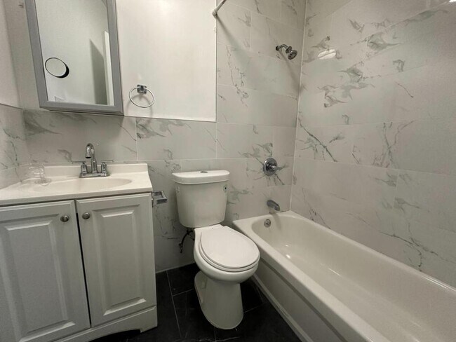 Photo - 139 School St