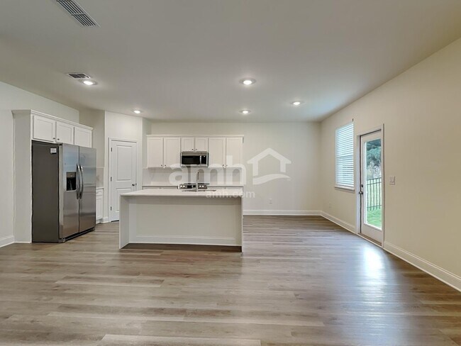 Photo - 890 Jubilation St