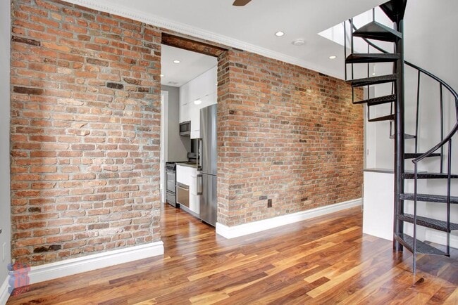 Building Photo - 1590 Lexington Ave