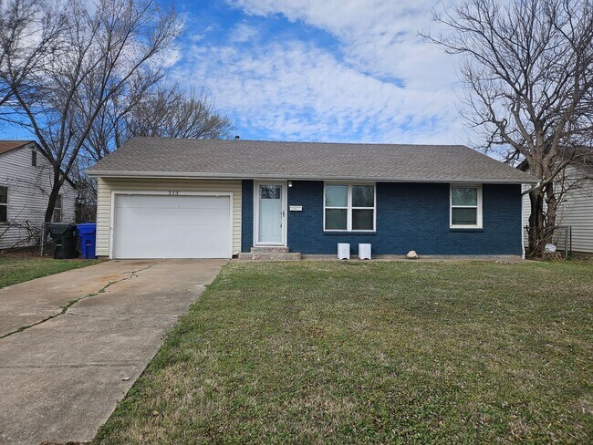 Building Photo - Updated (2) Bed/(1) Bath in Core Norman! Video Walk-Thru Avail!