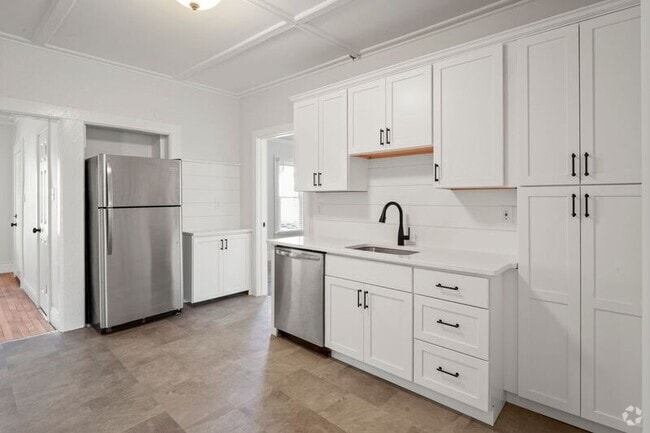 Building Photo - 17 Granite St Unit 1st Floor Rental