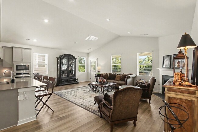 Photo - 855 Nightingale Ave