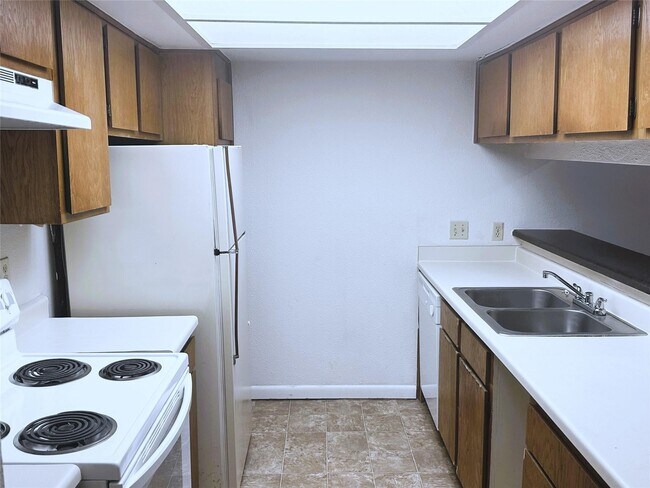 Photo - 2820 S Bartell Dr Unit 2