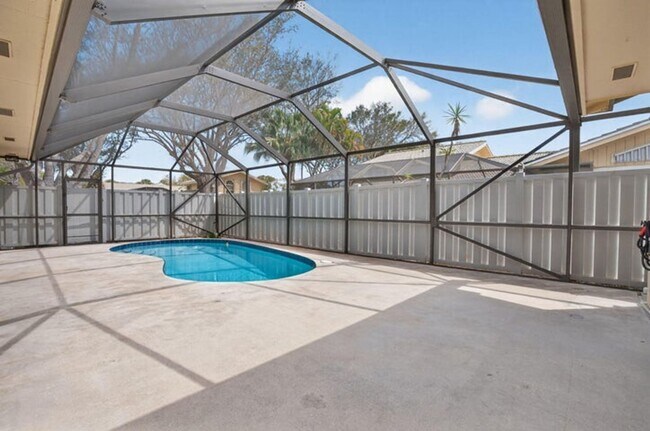 Photo - 5230 Woodruff Ln