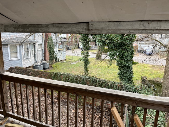 Building Photo - 1548 1/2 Lewis Street- Unit B