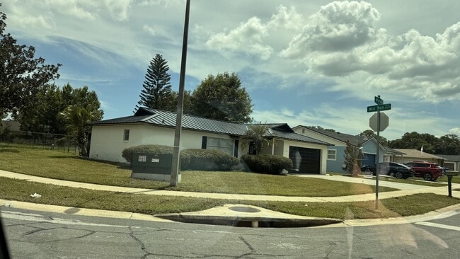 Photo - 1422 Myrna Ln