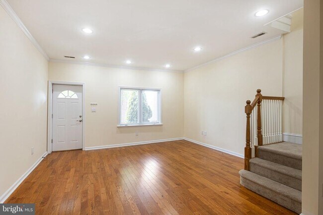 Photo - 3987 Terrace St
