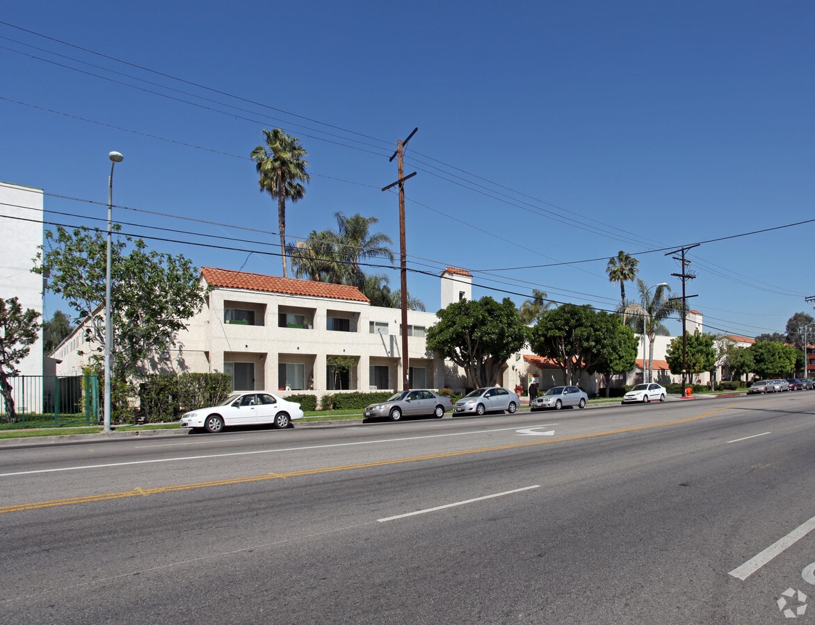 Photo - Coral Wood Court Apartments