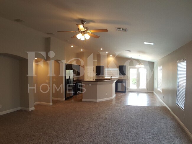 Photo - 5728 Hornbrook St
