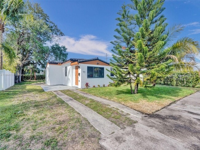 Building Photo - 905 SW 22nd St Rental