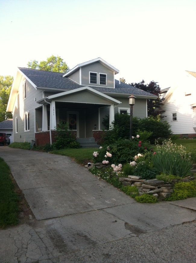 Photo - 1411 Central St House