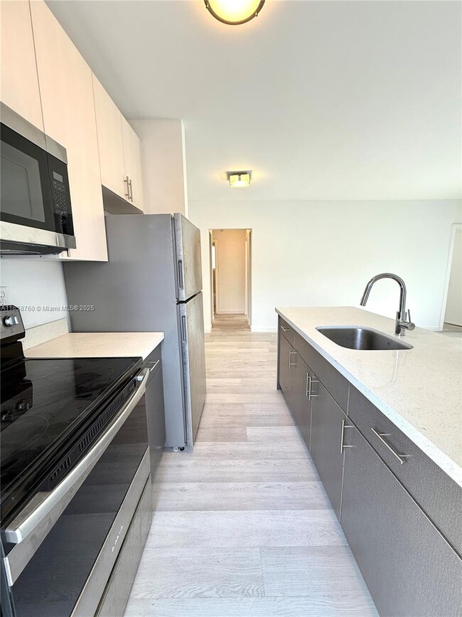 Building Photo - 1535 Michigan Ave Unit 12 Rental