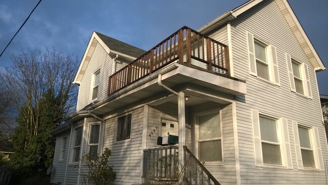 Building Photo - 4049 Latona Avenue NE Unit C (Lower )
