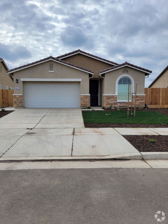 Building Photo - Modern Three Bedroom Home Near UC Merced!