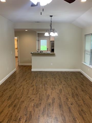 Photo - 921 W Day St