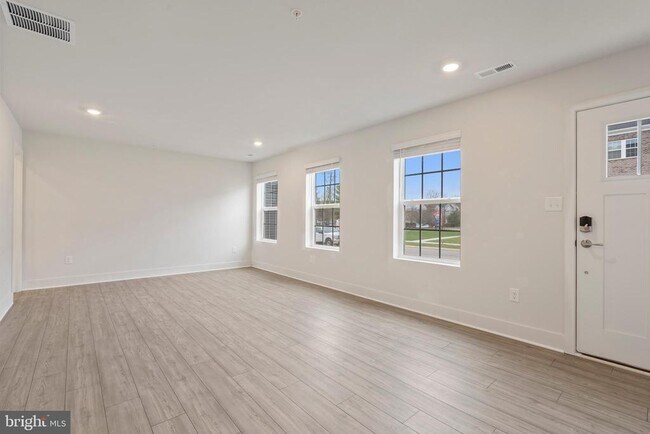 Photo - 1829 Parham Wy