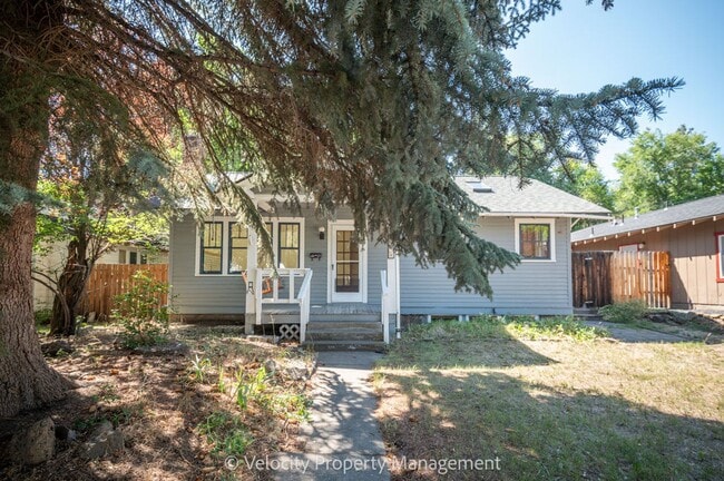 Downtown Bend Cottage! Pets Considered. - Downtown Bend Cottage! Pets Considered. House