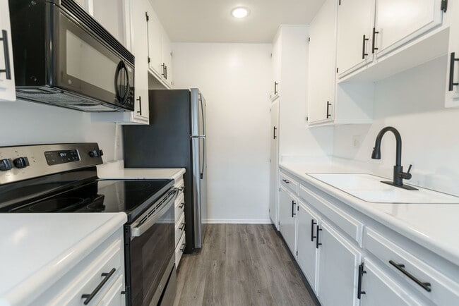 Photo - 18424 Halsted Avenue