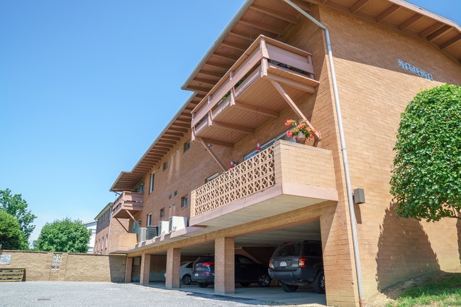 Perilli Apartments - Suncrest