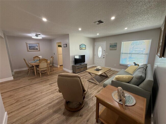 Photo - 9831 87th St N