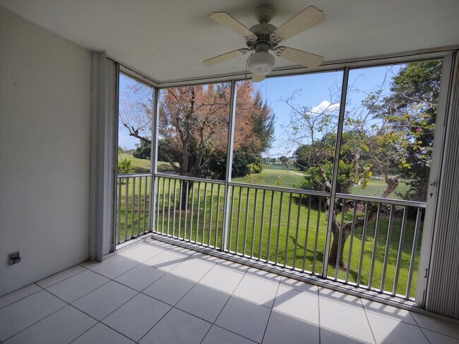 Photo - 3200 N Palm Aire Dr Unidad 208