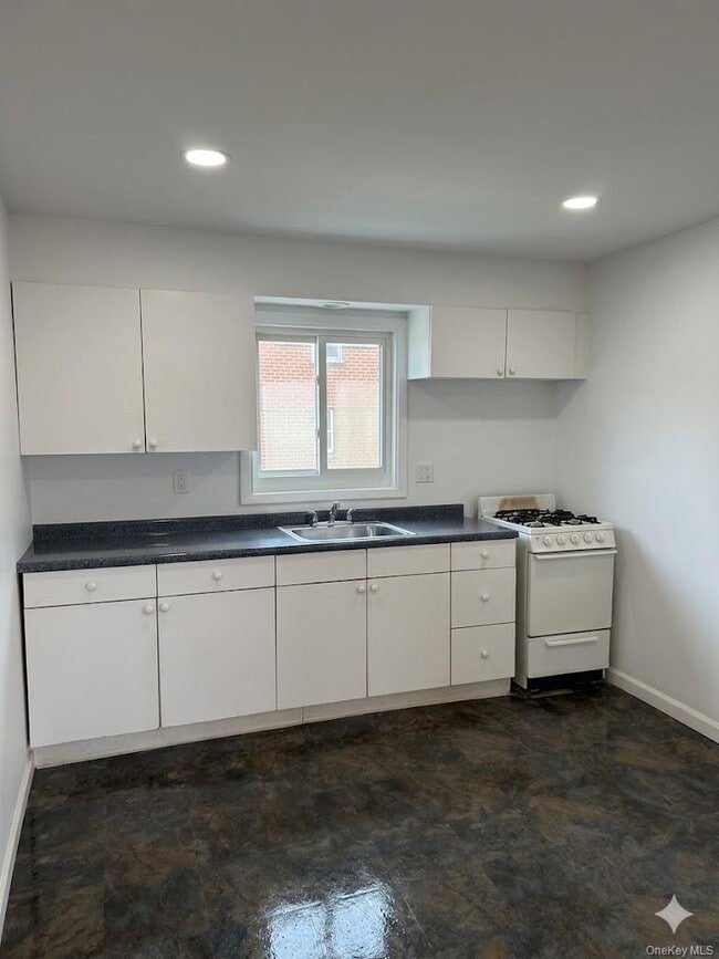 Building Photo - 629 Wellwood Ave Unit B6