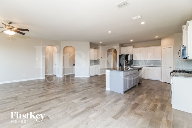 Photo - 401 Goldfinch Rd