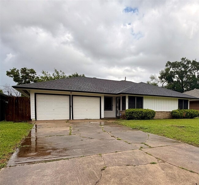 Building Photo - 6211 Schevers St