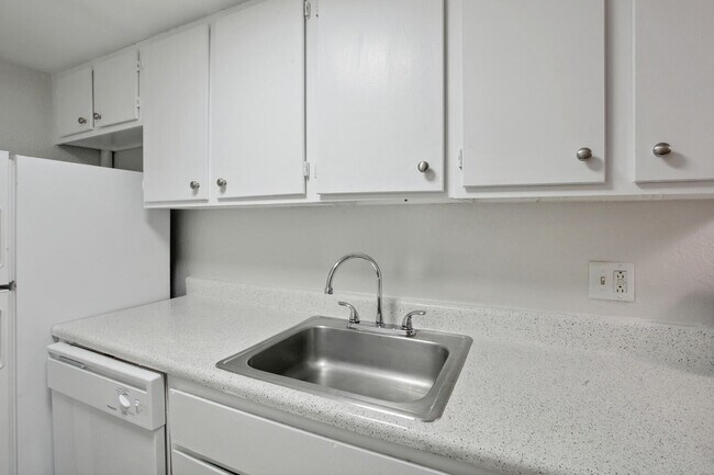 Photo - Lakeridge Terrace Apartments