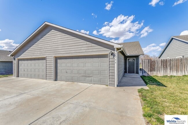 3 bedroom, 2 bath duplex - 3 bedroom, 2 bath duplex House