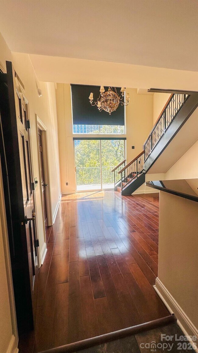 Photo - 300 W 5th St