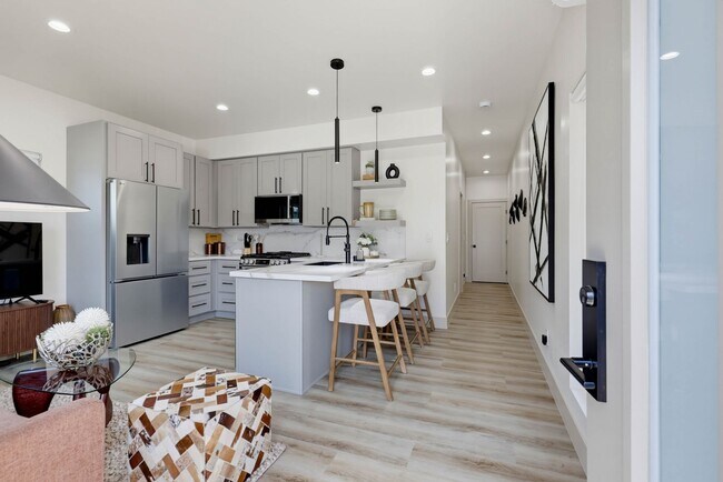 424 Arbor Dr Unit 424 Arbor Drive (Lower Unit)