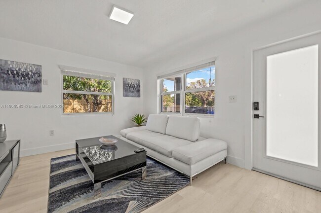 Photo - 100 NW 45th St Unit 1