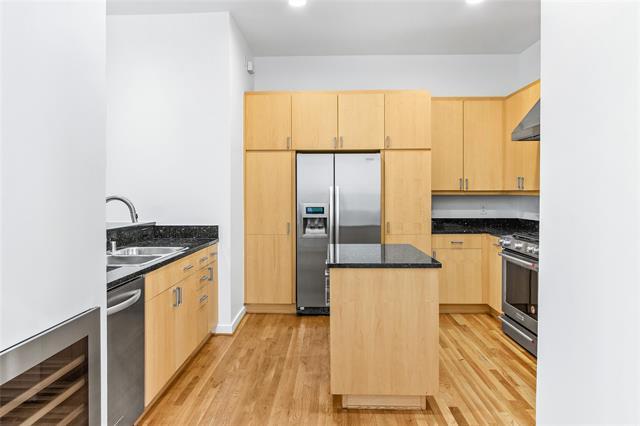 Photo - 4022 Travis St