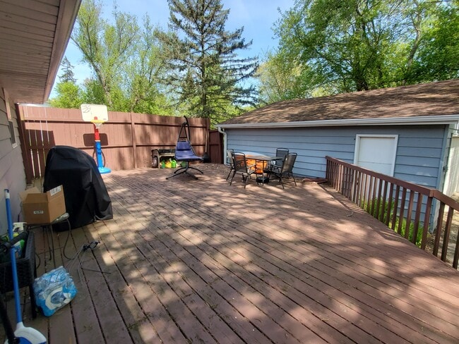 Photo - 550 N Mill St