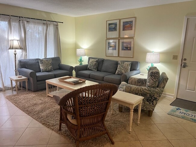 Unfurnished First Floor 3BR Condo in Sea P... - Unfurnished First Floor 3BR Condo in Sea P...