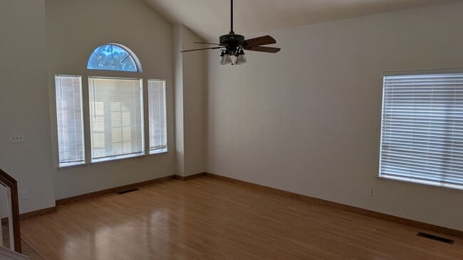 321 Falcon Ct