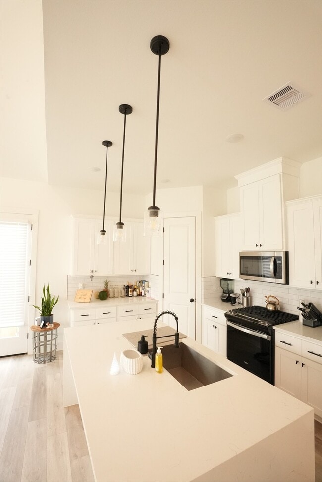 Photo - 2406 Mann St