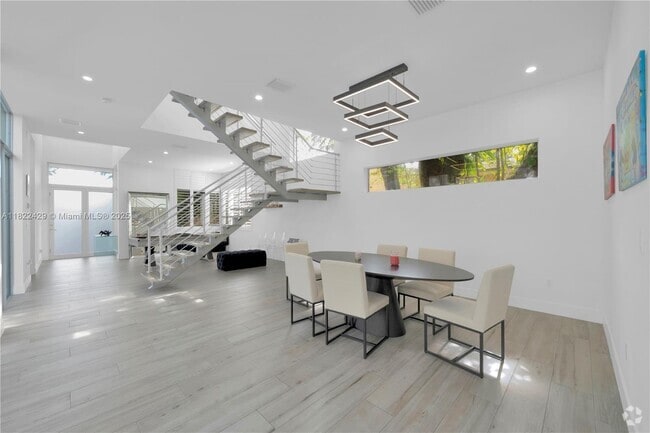 Building Photo - 5720 SW 24th St Rental