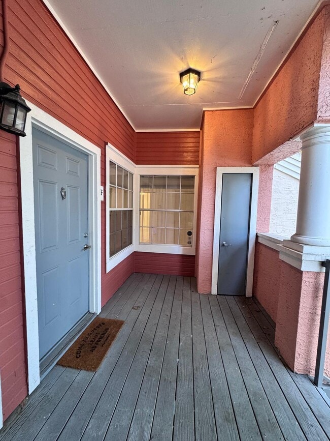 Building Photo - 1125 Crystal Way Unit F