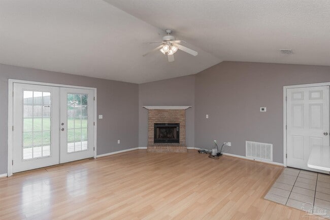 Photo - 2100 Frontera St