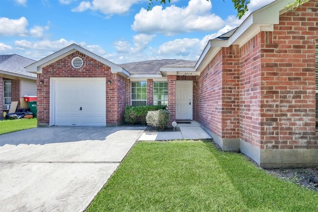 Photo - 2214 Shady Tree Ln