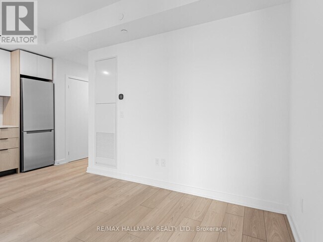 Photo - 1007 The Queensway Unité 723