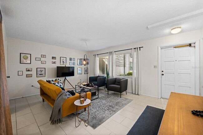 Photo - 644 N Knowles Ave