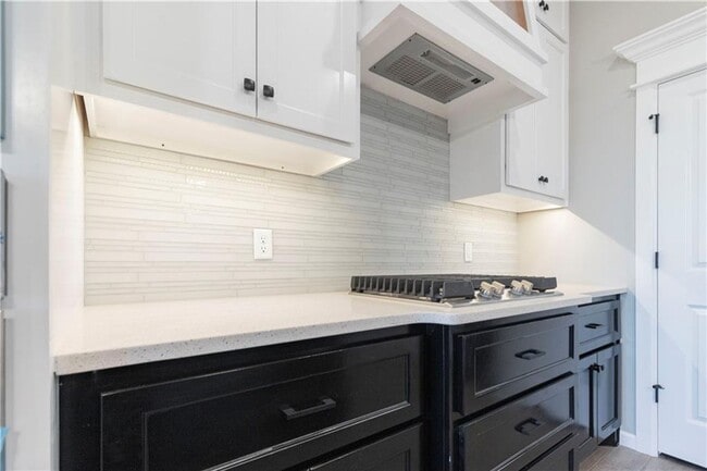 Photo - Luxury 4 Bedroom 2 Bathroom home in Deer Creek Schools with a Neighborhood Pool/Park (Council Rid...