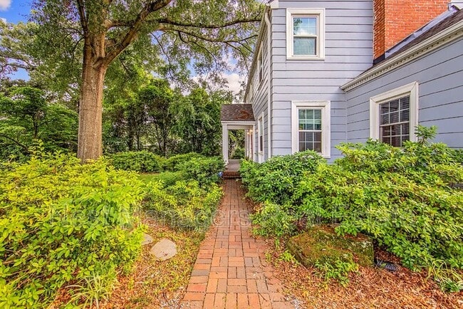 Photo - 220 Bradford Ave