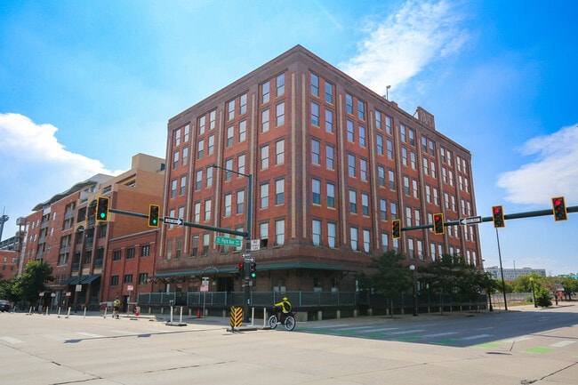 Building Photo - 2261 Blake St Unit 4D Rental